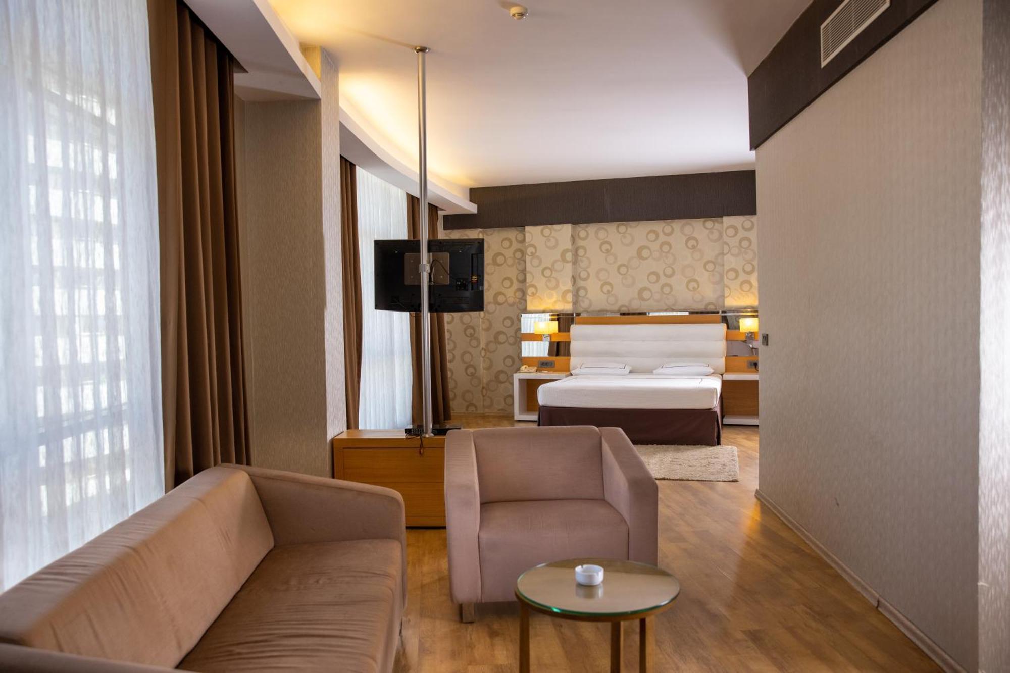 Anemon Grand Adana Otel Экстерьер фото